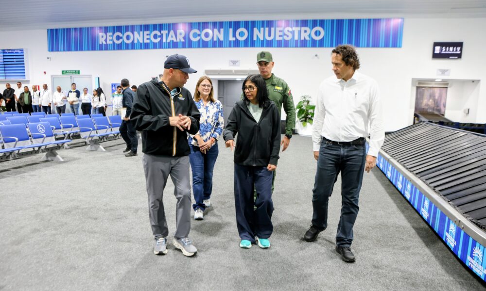 Rodríguez Inaugura Terminal Temporal de Desembarque Nacional en Maiquetía