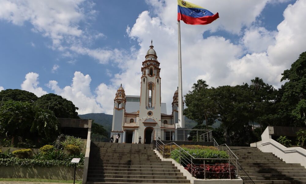 Presidenta conmemora 150 años del traslado de los restos del Libertador Simón Bolívar
