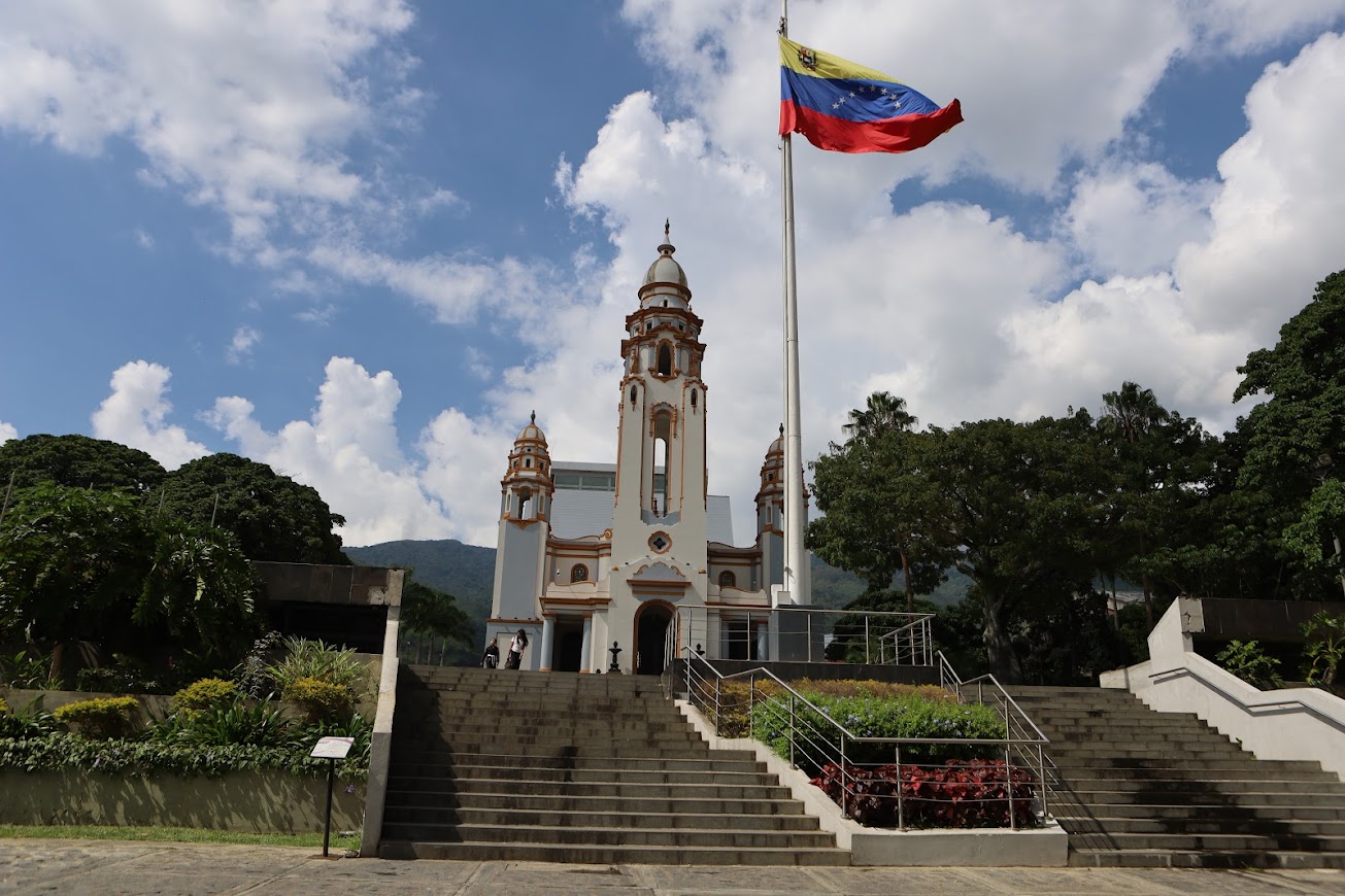 Presidenta conmemora 150 años del traslado de los restos del Libertador Simón Bolívar