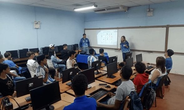 Estudiantes de la UPTTMBI participan en taller de software libre en Trujillo