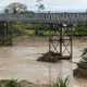 Las crecidas del río provocaron daños estructurales en las columnas del paso vial en agosto y octubre
