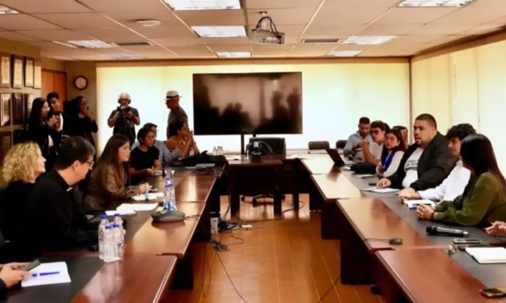 Autoridades y dirigentes estudiantiles debaten propuesta de Ley de Universidades