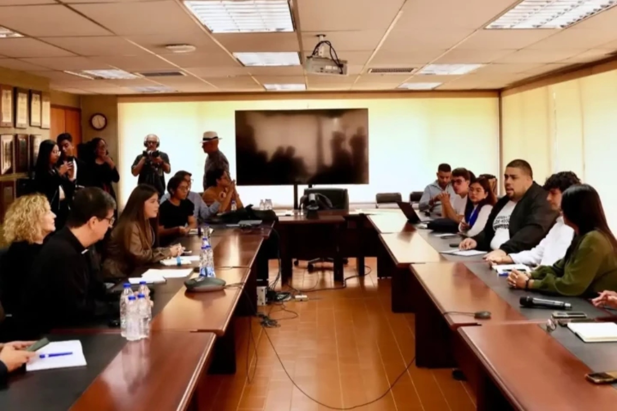 Autoridades y dirigentes estudiantiles debaten propuesta de Ley de Universidades