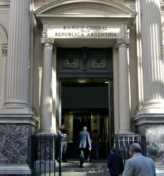 Banco Central de Argentina confirma recesión tras declive económico