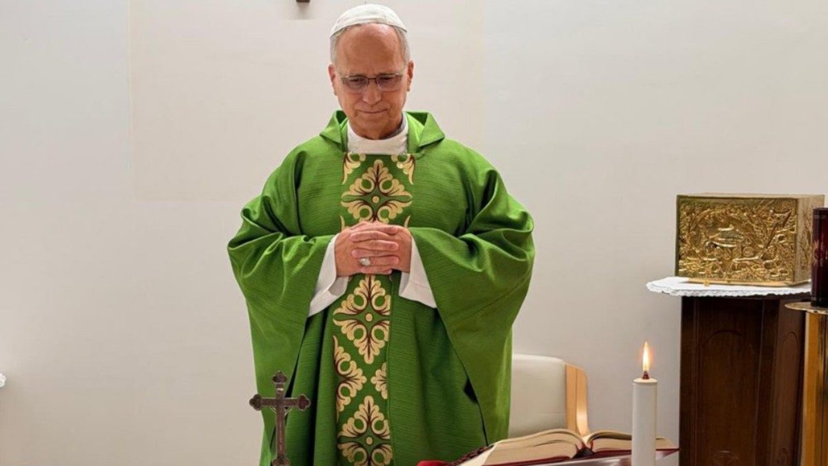 Papa León XIV muestra una "mejoría constante" tras operación