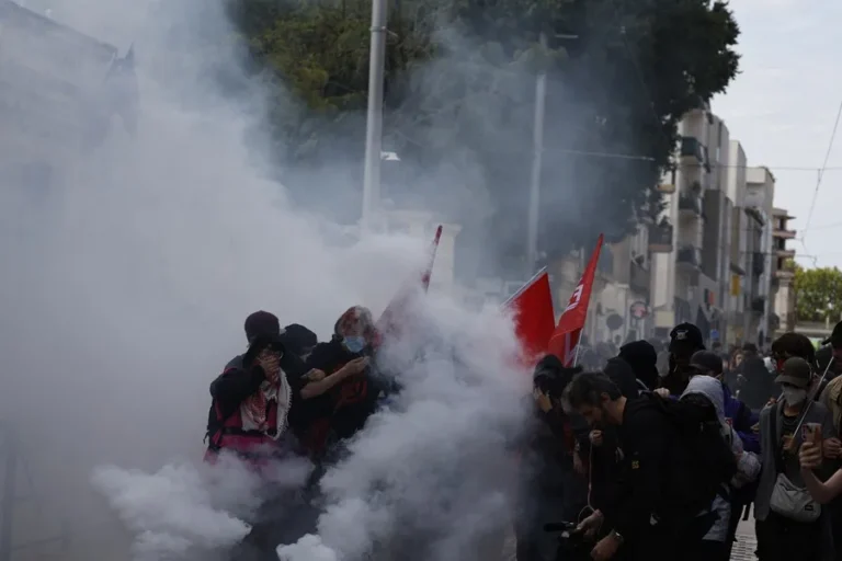 215 estudiantes resultan heridos en Francia durante oleada de protestas