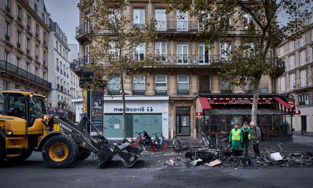 Decretan toque de queda parcial en París