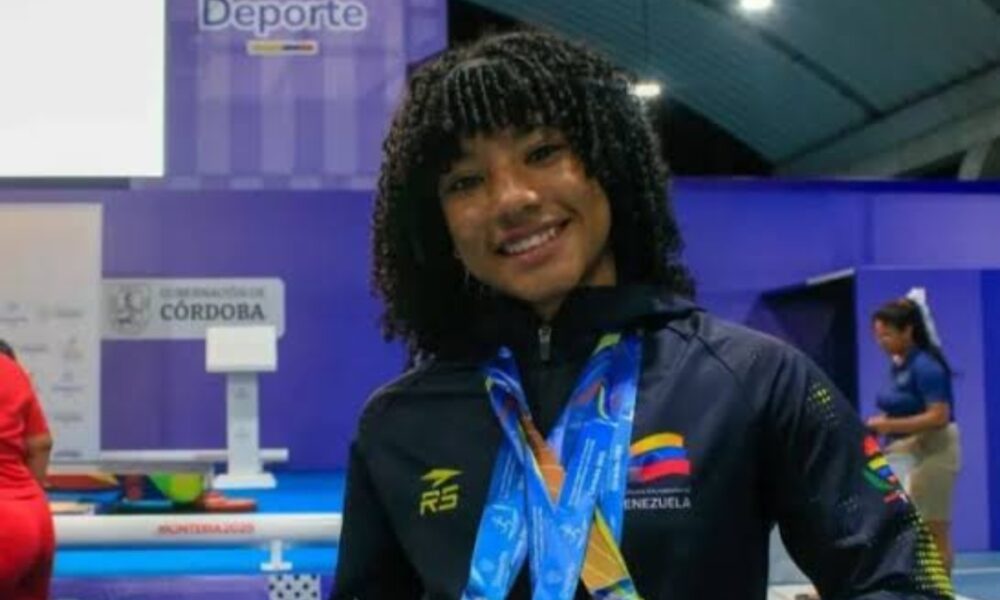 Enderlyn Ulacio impone récord mundial en Panamericano de Pesas de México