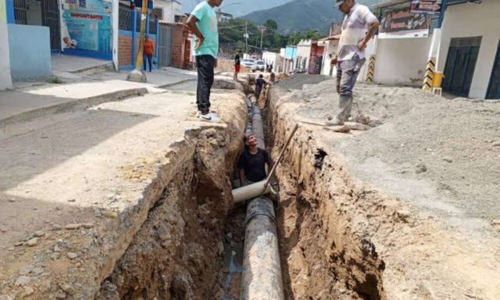 Sustituyen 35 metros de tubería de aguas servidas de Guarenas