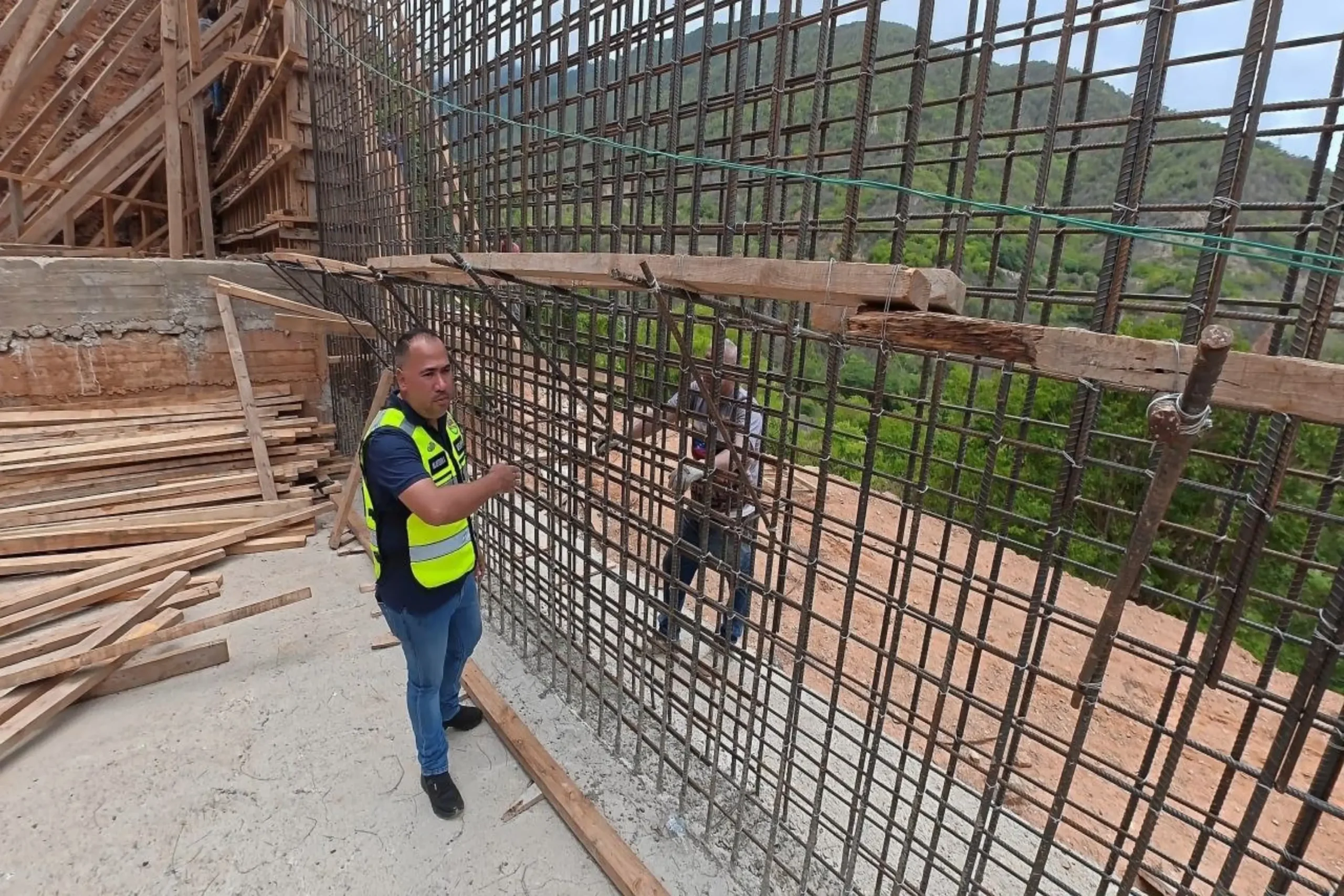 Avanza la construcción de un muro de contención para 1.500 familias en Caraballeda