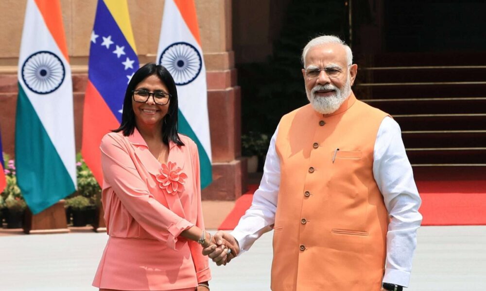 Delcy Rodríguez felicitó al primer ministro Modi por sus 25 años de servicio público