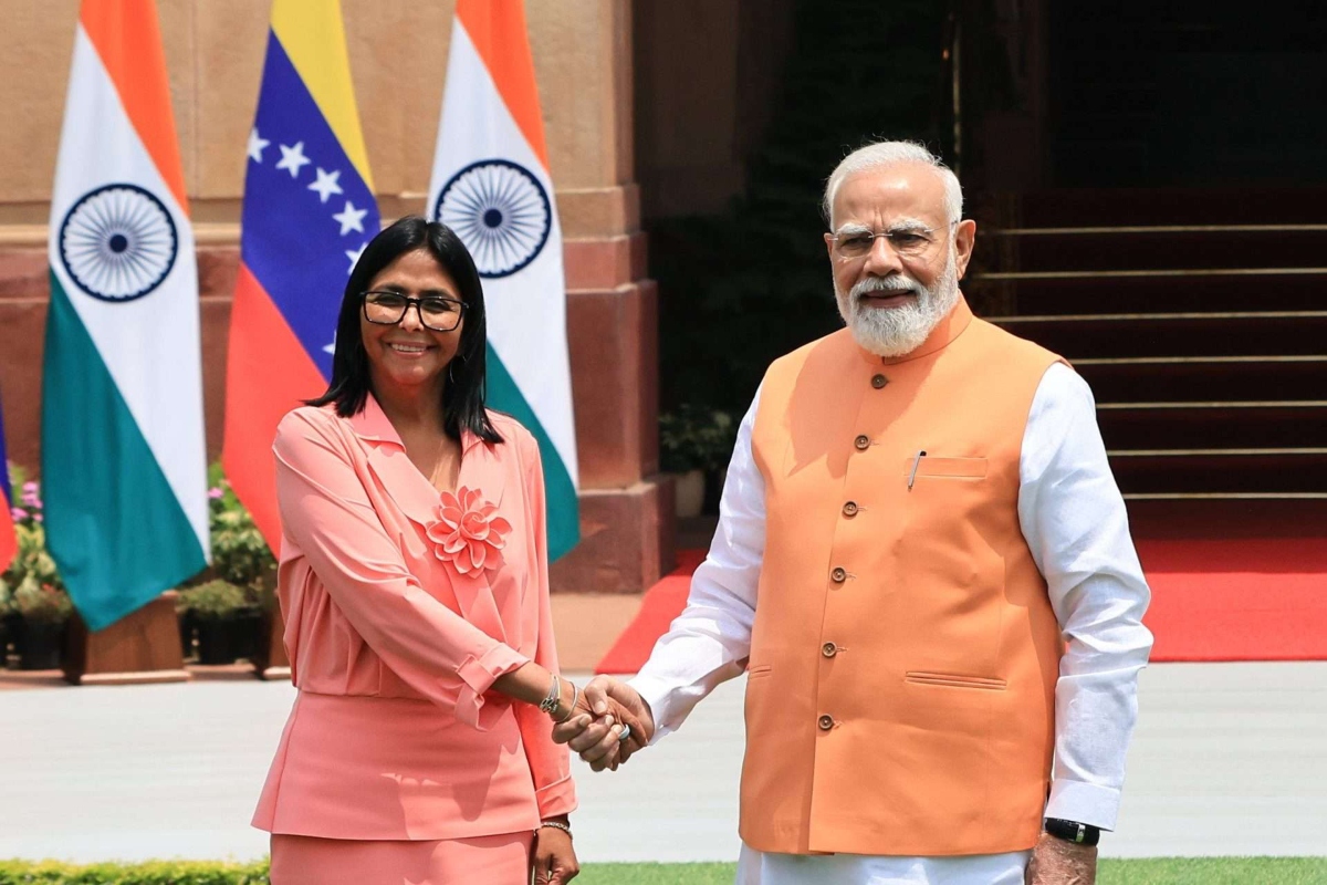 Delcy Rodríguez felicitó al primer ministro Modi por sus 25 años de servicio público