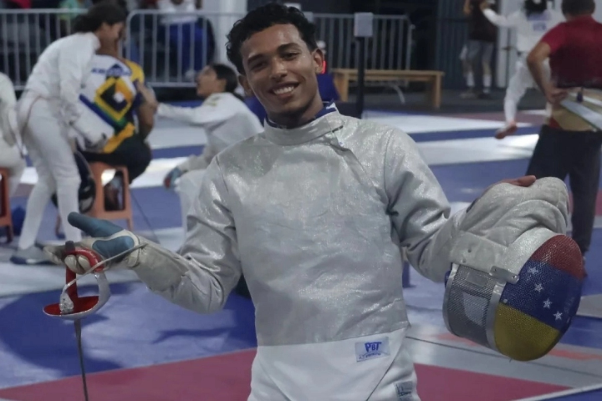 Eduar Bru conquista oro en Suramericano de Esgrima