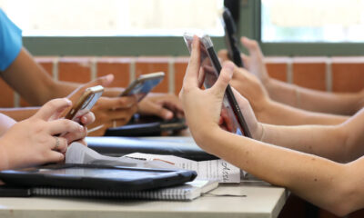 Perú oficializa prohibición del uso de celulares en escuelas públicas y privadas